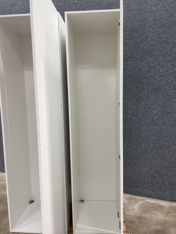 1476629-10 2 wardrobes / tall cabinets