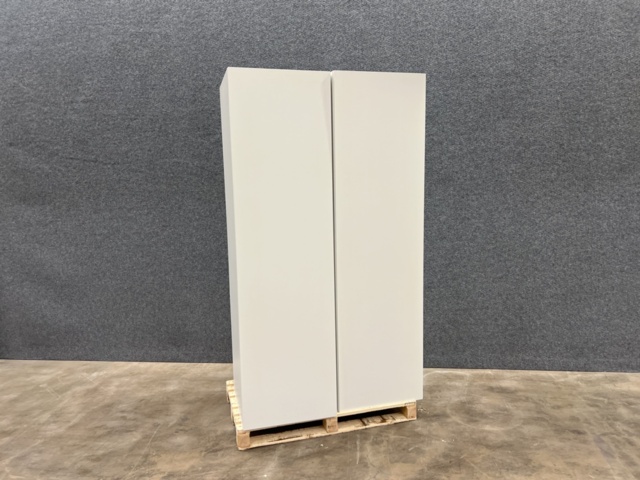 1476630-1 2 wardrobes / tall cabinets