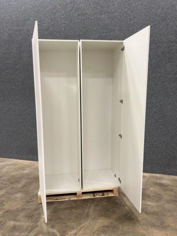 1476630-4 2 wardrobes / tall cabinets