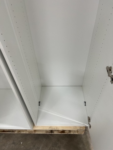 1476630-5 2 wardrobes / tall cabinets