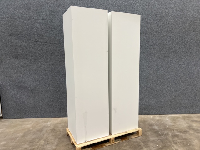 1476632-1 2 wardrobes / tall cabinets