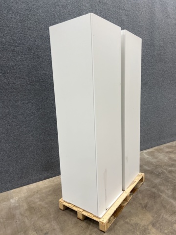 1476632-3 2 wardrobes / tall cabinets