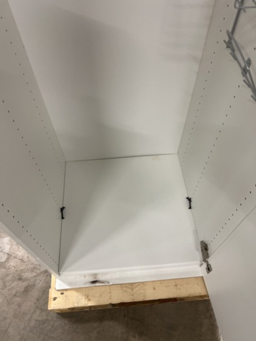 1476632-11 2 wardrobes / tall cabinets