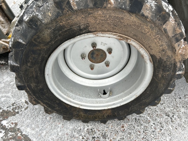 1454809-24 Kompaktlastare Kramer 5040 med skopa, gafflar, vikplog & sandspridare