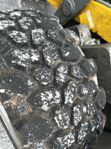 1454809-25 Kompaktlastare Kramer 5040 med skopa, gafflar, vikplog & sandspridare