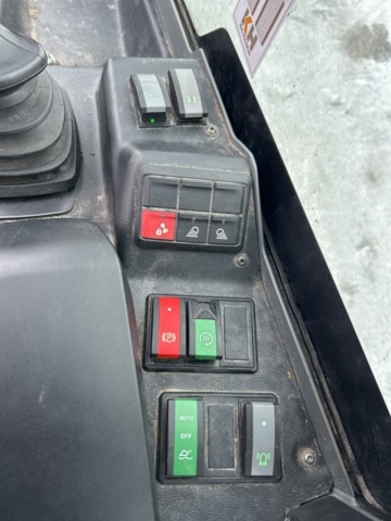 1454809-20 Kompaktlastare Kramer 5040 med skopa, gafflar, vikplog & sandspridare