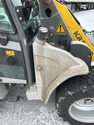 1454809-43 Kompaktlastare Kramer 5040 med skopa, gafflar, vikplog & sandspridare