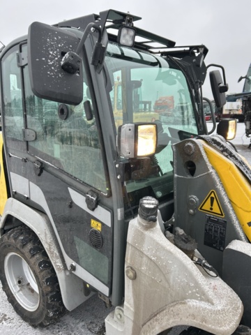 1454809-44 Kompaktlastare Kramer 5040 med skopa, gafflar, vikplog & sandspridare