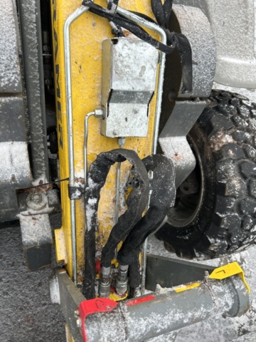 1454809-47 Kompaktlastare Kramer 5040 med skopa, gafflar, vikplog & sandspridare