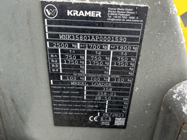 1454809-48 Kompaktlastare Kramer 5040 med skopa, gafflar, vikplog & sandspridare