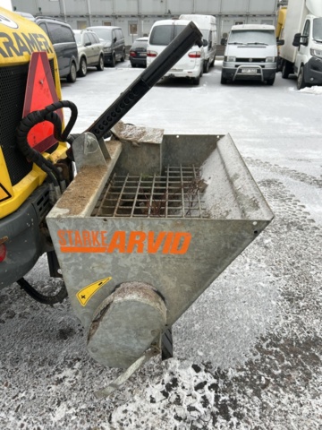 1454809-53 Kompaktlastare Kramer 5040 med skopa, gafflar, vikplog & sandspridare