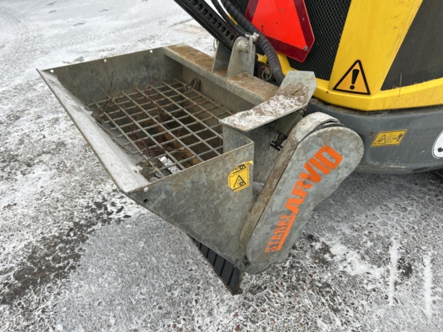 1454809-51 Kompaktlastare Kramer 5040 med skopa, gafflar, vikplog & sandspridare