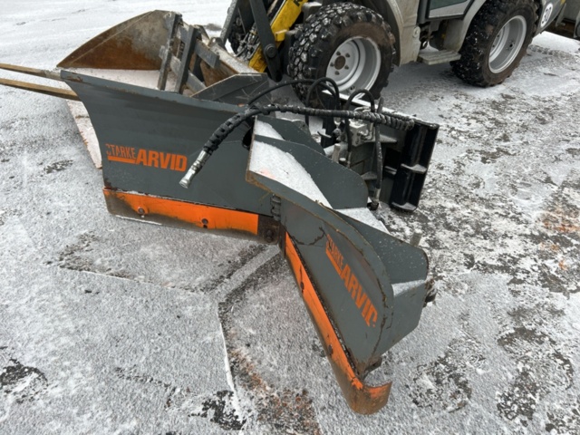 1454809-63 Kompaktlastare Kramer 5040 med skopa, gafflar, vikplog & sandspridare