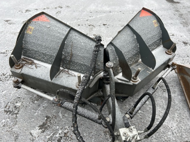 1454809-65 Kompaktlastare Kramer 5040 med skopa, gafflar, vikplog & sandspridare