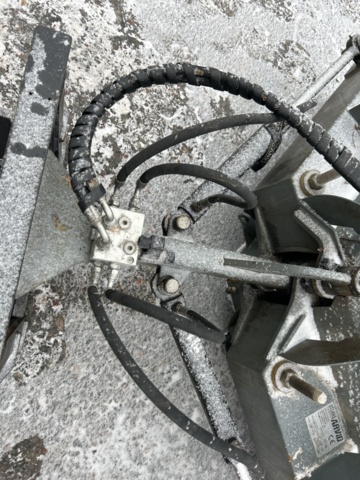 1454809-67 Kompaktlastare Kramer 5040 med skopa, gafflar, vikplog & sandspridare