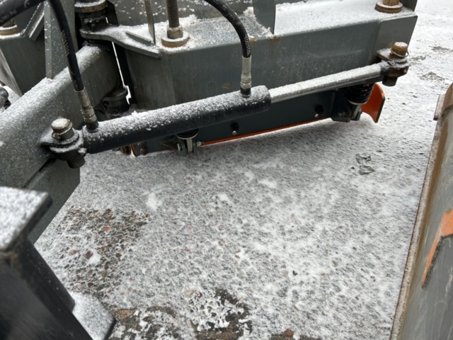 1454809-69 Kompaktlastare Kramer 5040 med skopa, gafflar, vikplog & sandspridare