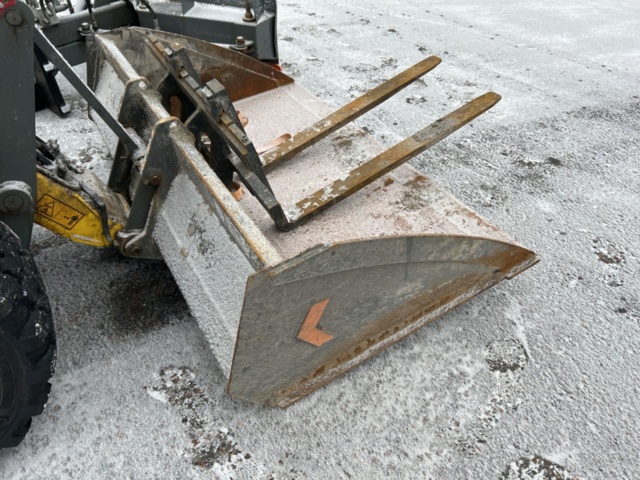 1454809-75 Kompaktlastare Kramer 5040 med skopa, gafflar, vikplog & sandspridare