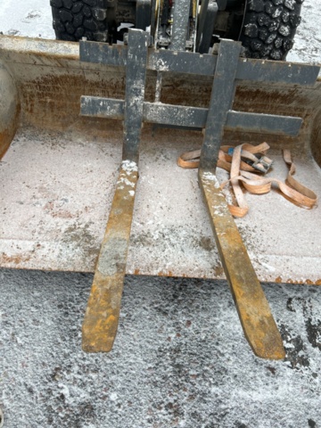 1454809-77 Kompaktlastare Kramer 5040 med skopa, gafflar, vikplog & sandspridare