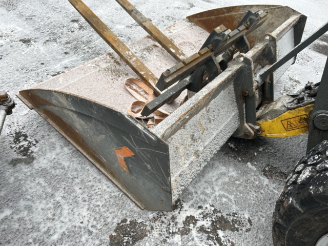 1454809-78 Kompaktlastare Kramer 5040 med skopa, gafflar, vikplog & sandspridare