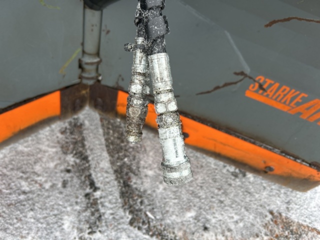 1454809-70 Kompaktlastare Kramer 5040 med skopa, gafflar, vikplog & sandspridare