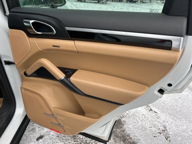 1454810-27 Porsche Cayenne Diesel TipTronic S, 245hk, 2014