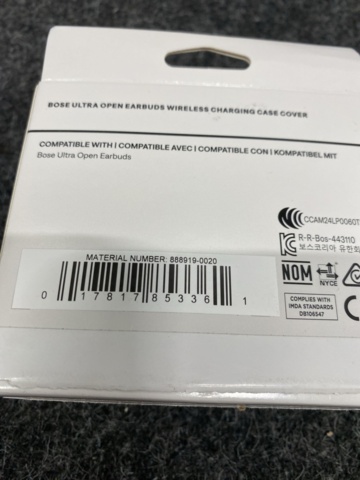 1472429-3 Silicone case Bose Ultra Wireless Charging Case (white)