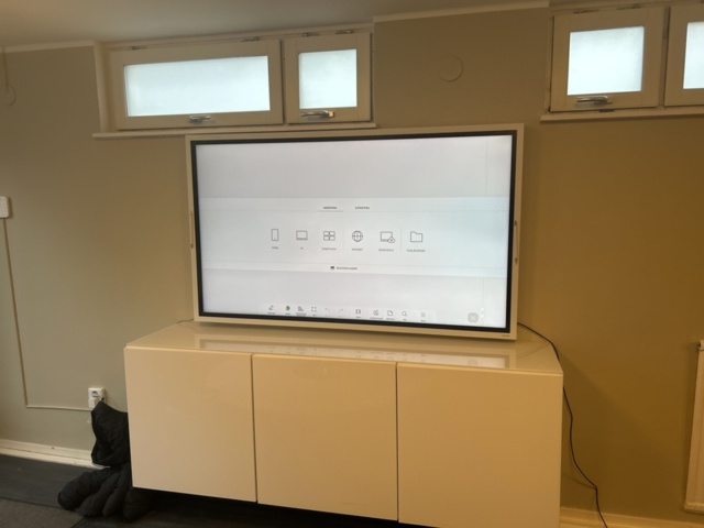 1470198-1 Samsung 65 inch flip with wall mount