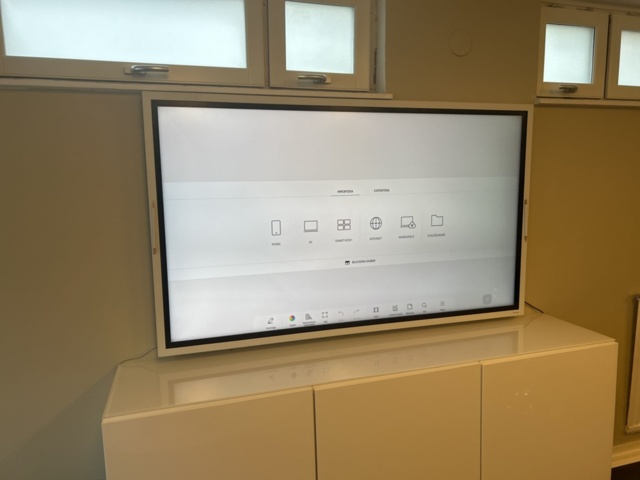 1470198-3 Samsung 65 inch flip with wall mount