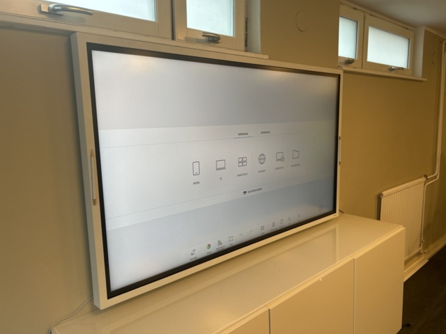 1470198-4 Samsung 65 inch flip with wall mount