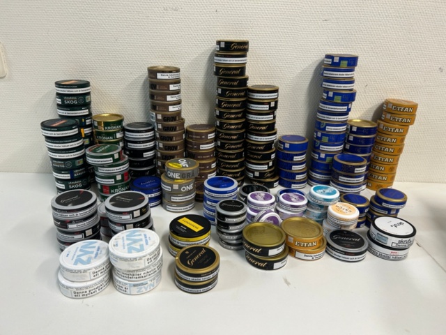 1436492-2 Lot of tobacco and nicotine products