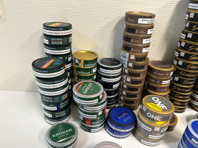 1436492-3 Lot of tobacco and nicotine products