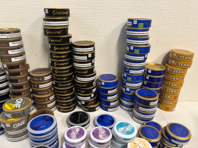 1436492-4 Lot of tobacco and nicotine products