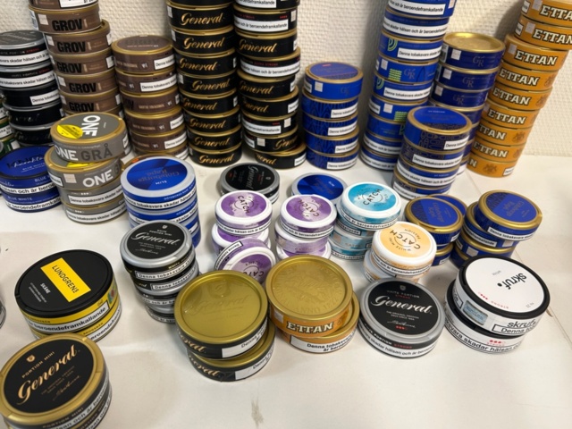 1436492-5 Lot of tobacco and nicotine products