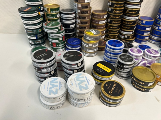 1436492-6 Lot of tobacco and nicotine products