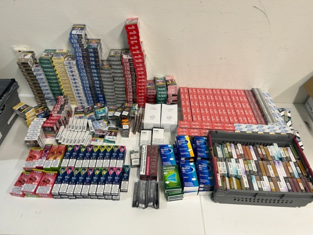 1436492-1 Lot of tobacco and nicotine products