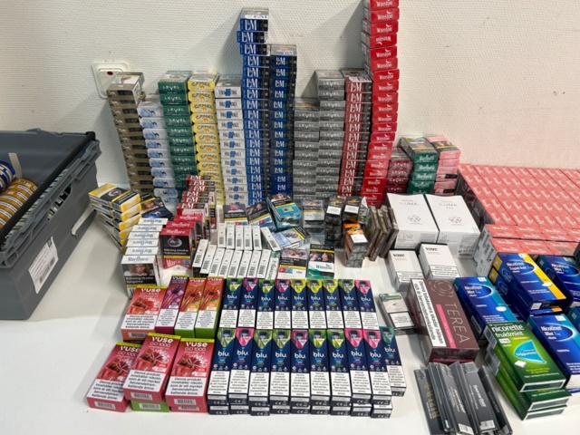 1436492-13 Lot of tobacco and nicotine products