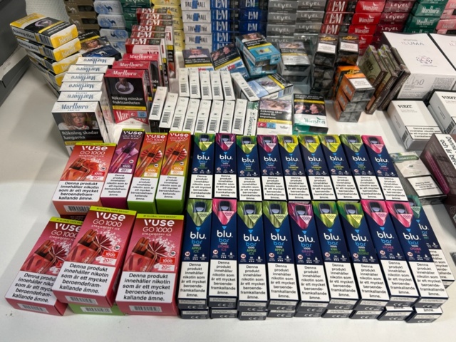 1436492-15 Lot of tobacco and nicotine products