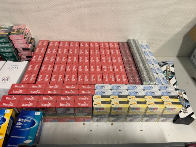 1436492-18 Lot of tobacco and nicotine products