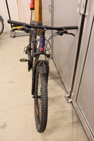 1416755-3 Bicycle White Bikes Trainer