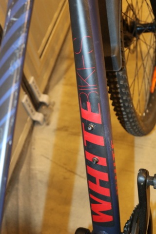 1416755-5 Bicycle White Bikes Trainer