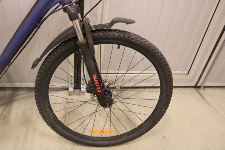 1416755-7 Bicycle White Bikes Trainer