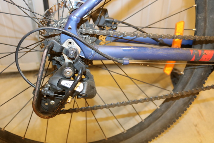 1416755-17 Bicycle White Bikes Trainer