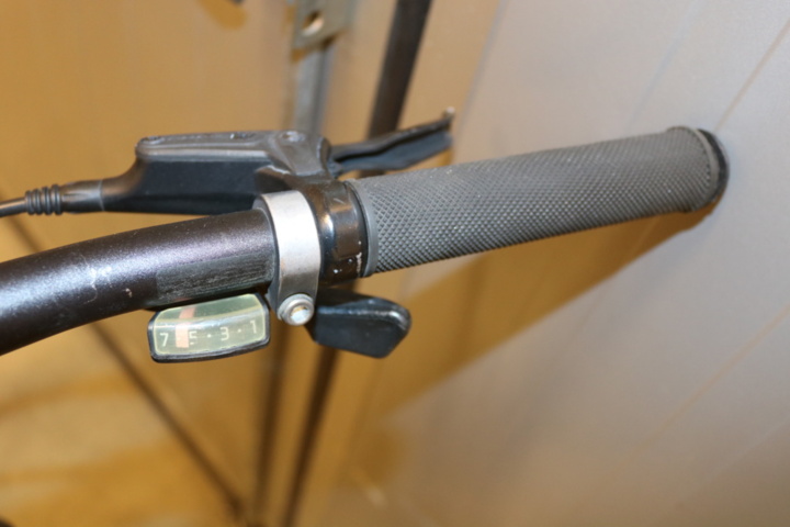 1416755-24 Bicycle White Bikes Trainer