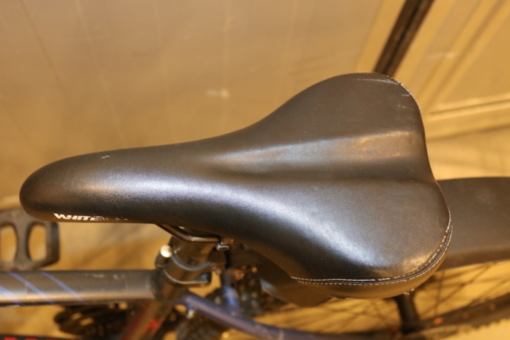 1416755-26 Bicycle White Bikes Trainer