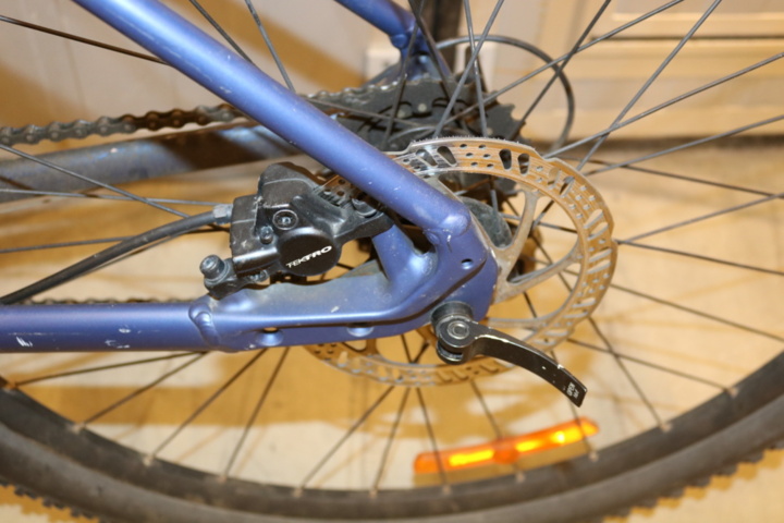 1416755-27 Bicycle White Bikes Trainer