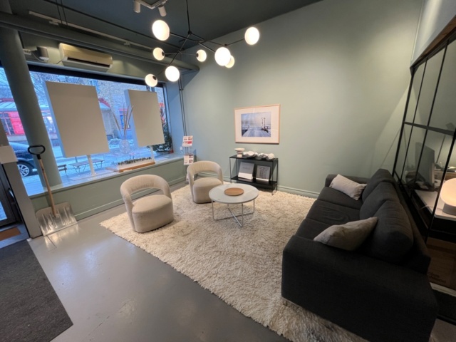 1424035-1 Soffgrupp, soffa, fåtöljer, matta, sidobord, talkampa