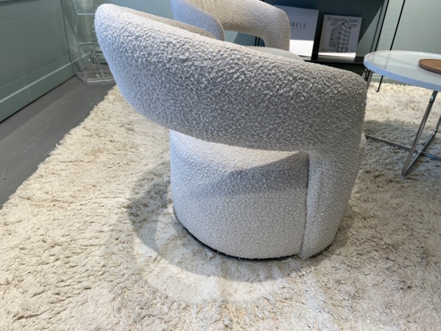 1424035-6 Soffgrupp, soffa, fåtöljer, matta, sidobord, talkampa