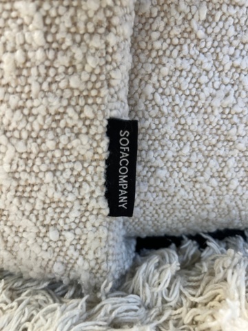 1424035-7 Soffgrupp, soffa, fåtöljer, matta, sidobord, talkampa