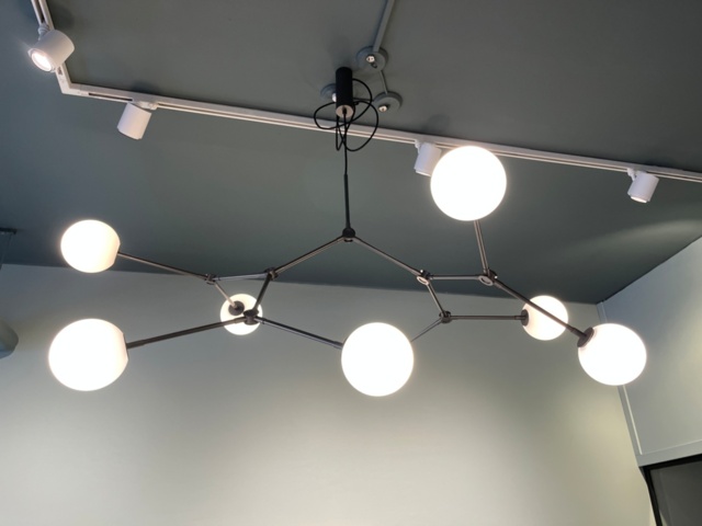 1424035-8 Soffgrupp, soffa, fåtöljer, matta, sidobord, talkampa