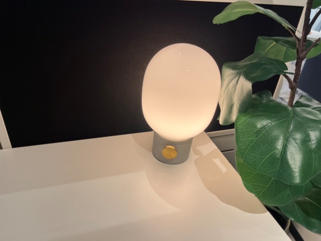 1424037-5 Kontorsplats, elskrivbord, skrivbordsstol, avskärmare, tillbehör